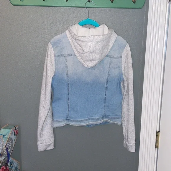 🎄Women’s Medium Wallflower Sweater/Jean Jacket With Hood - Picture 4 of 4